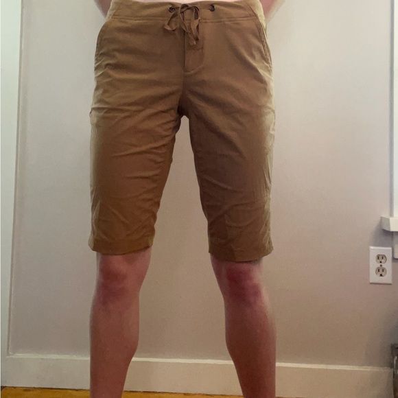 Eddie Bauer mid-length short - Picture 1 of 5